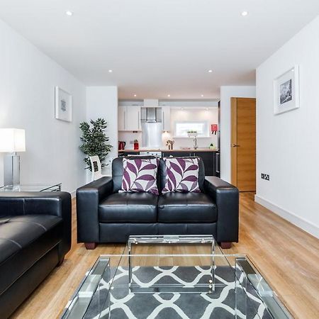 Roomspace Serviced Apartments - Abbot'S Yard Guildford Buitenkant foto