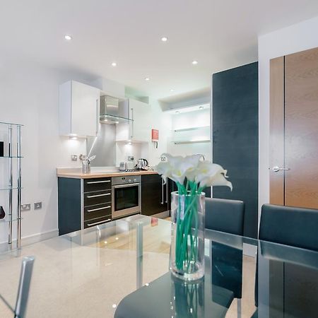 Roomspace Serviced Apartments - Abbot'S Yard Guildford Buitenkant foto