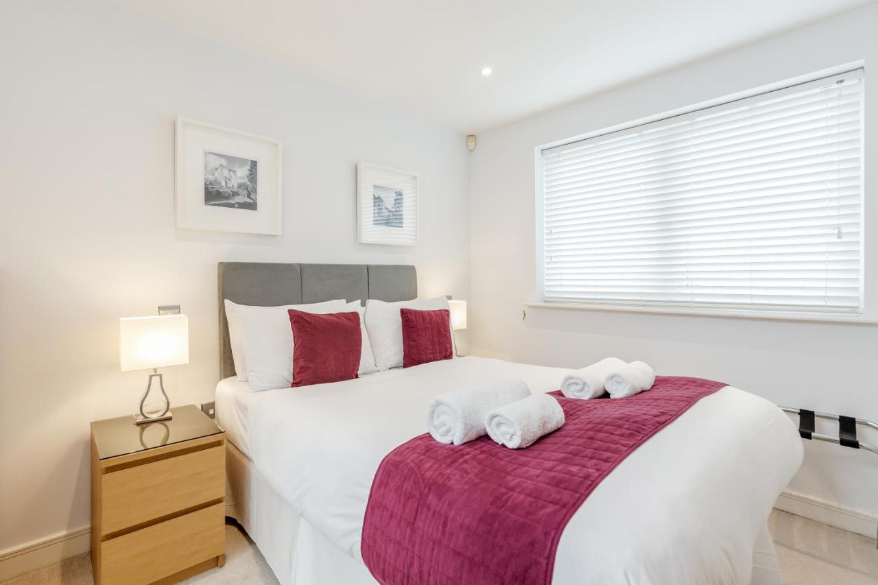 Roomspace Serviced Apartments - Abbot'S Yard Guildford Buitenkant foto
