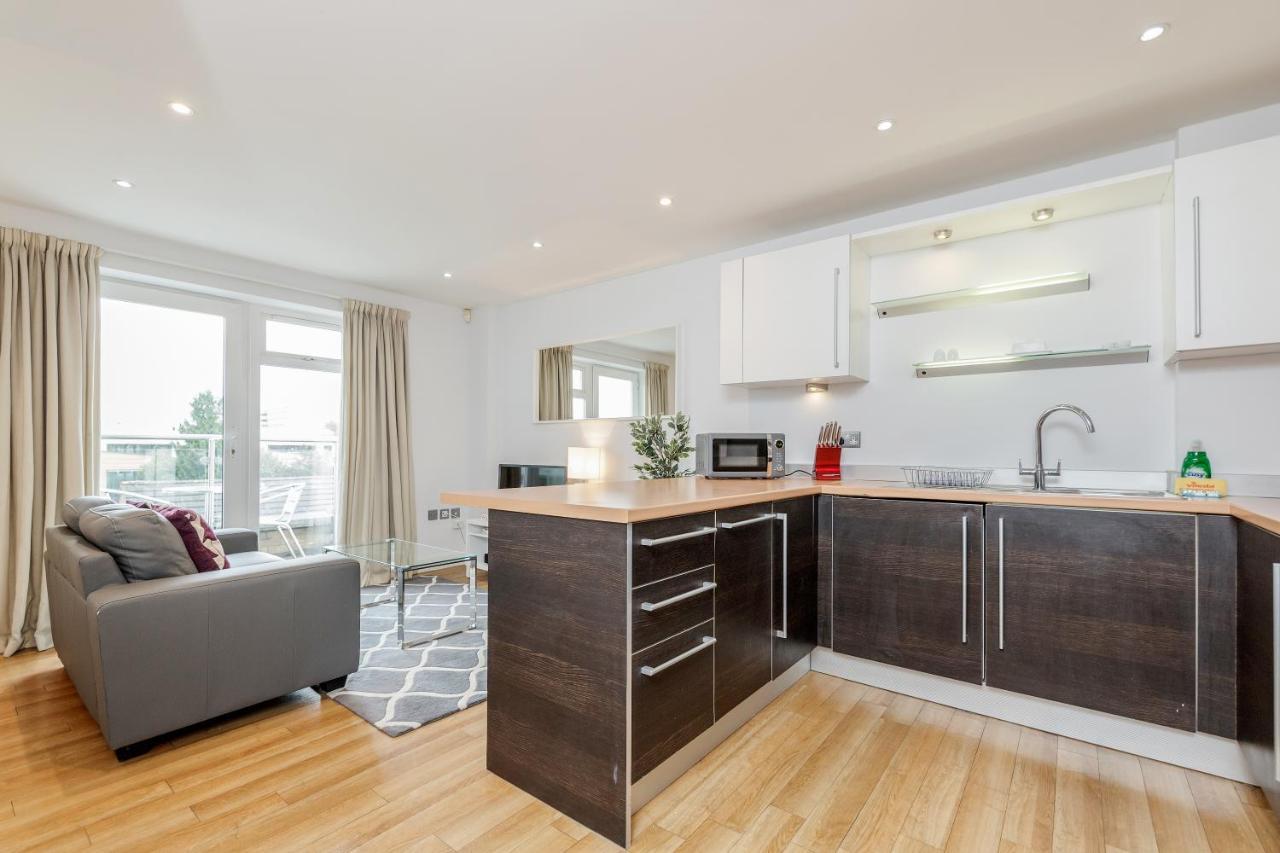 Roomspace Serviced Apartments - Abbot'S Yard Guildford Buitenkant foto