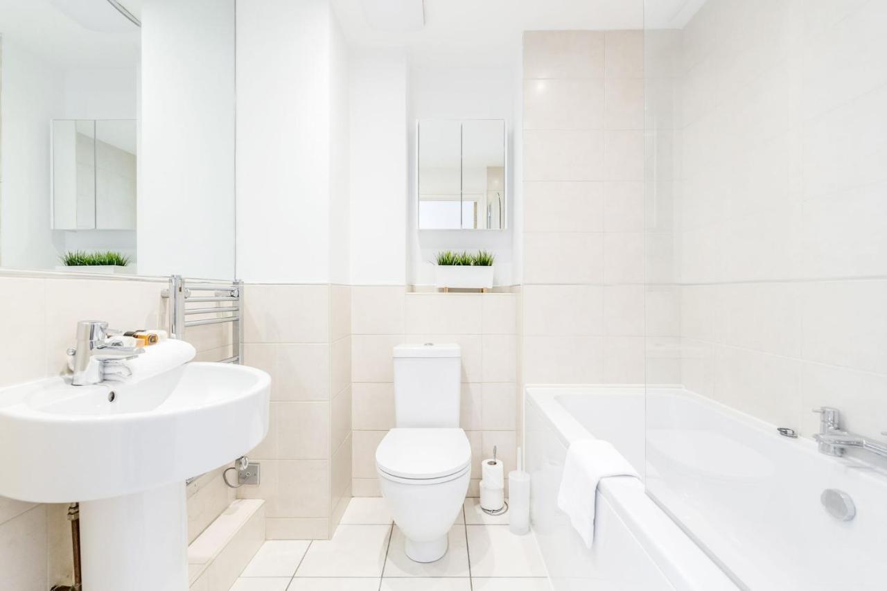 Roomspace Serviced Apartments - Abbot'S Yard Guildford Buitenkant foto