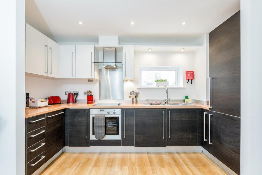 Roomspace Serviced Apartments - Abbot'S Yard Guildford Buitenkant foto