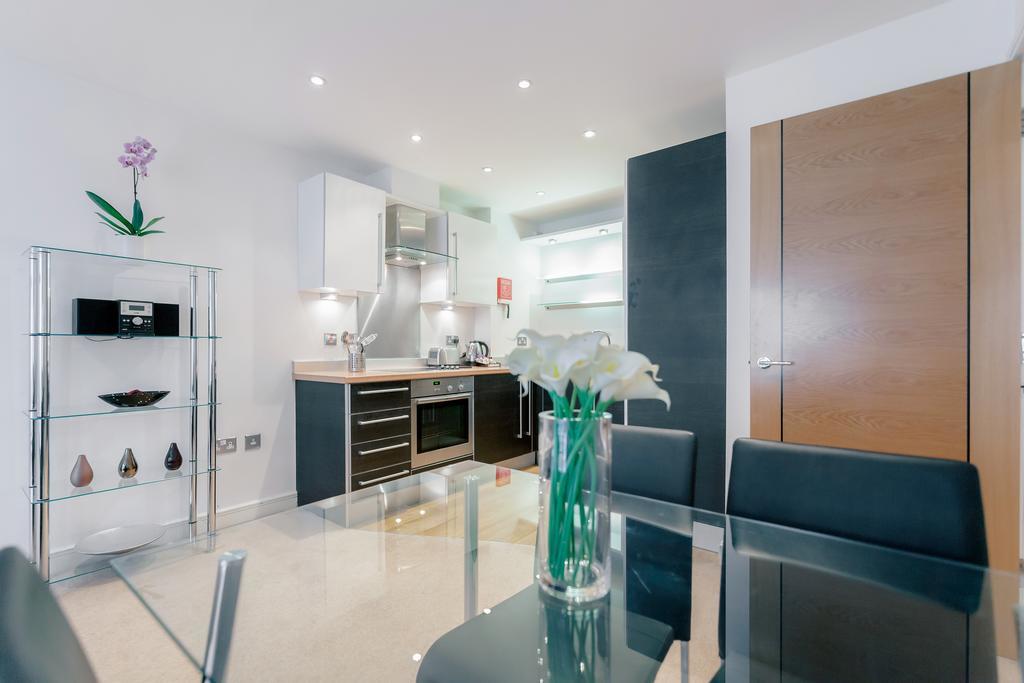 Roomspace Serviced Apartments - Abbot'S Yard Guildford Buitenkant foto